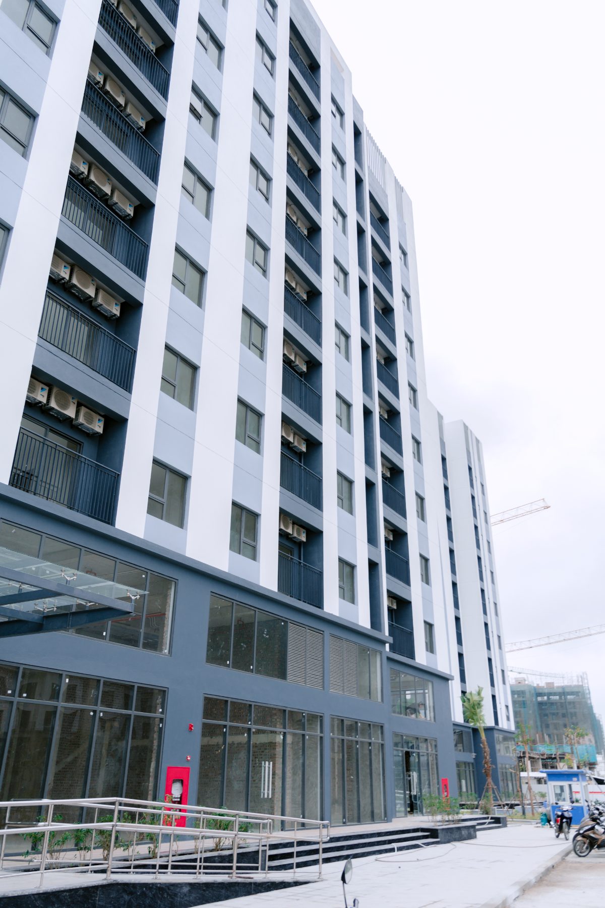 Khối đế thương mại — mặt kính shophouse Happy Home